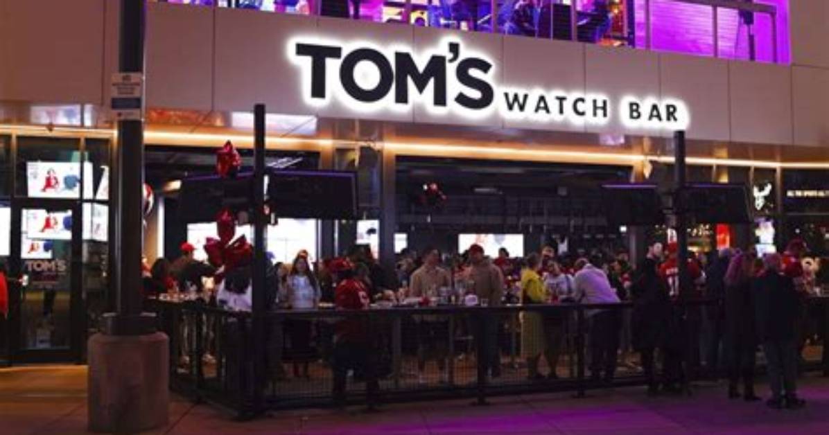 A Look Inside Tom S Watch Bar Minneapolis Screens Sound And