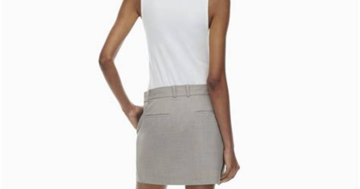 Aritzia Babaton Chisel Skirt Try on Fit Review Fabric Sizing And
