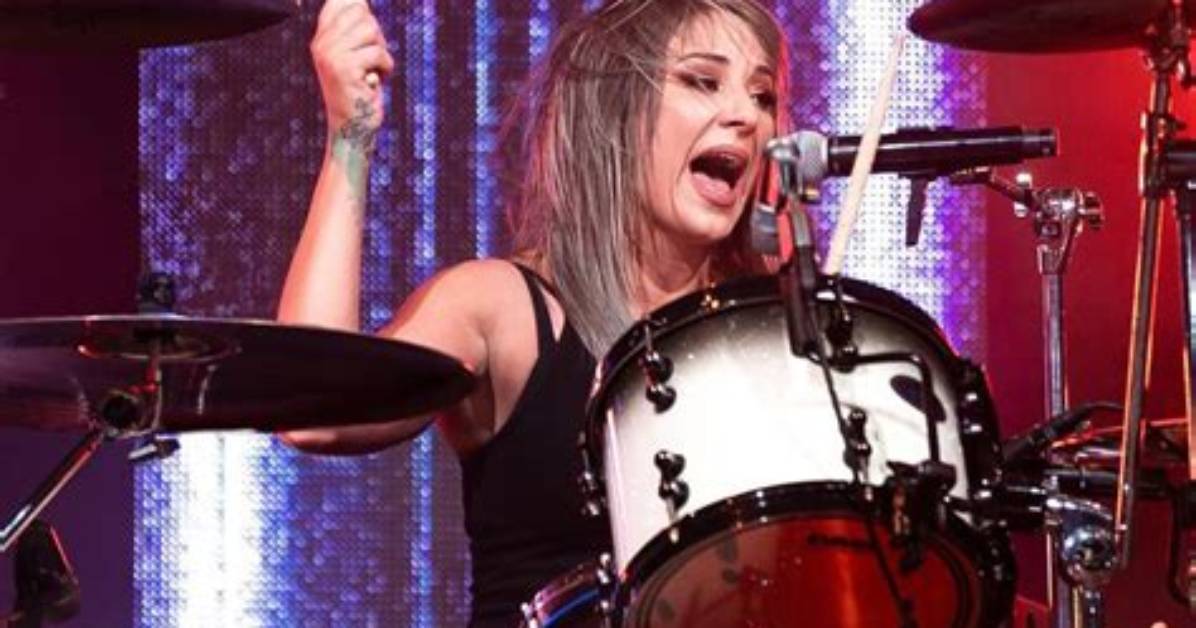 Dual Threat Performer Analyzing Jen Ledger S Iconic Drumming and Vocal Performances In