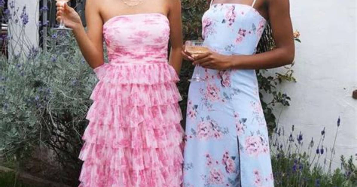 How to Wear Elegant Florals Like Liv Tyler Key Styling Lessons from Fashion Week