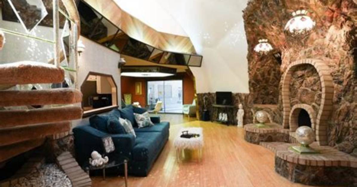 Inside Hgtv S Scariest House in America Spiders Apparitions And