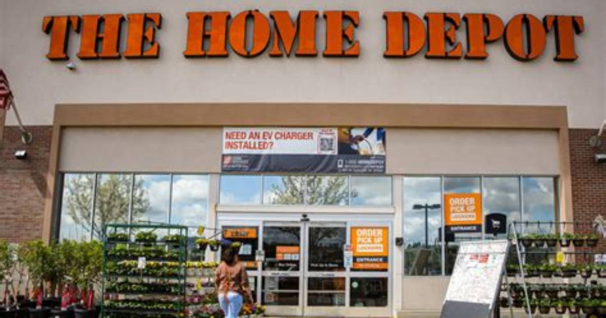 Inside Kauai S Rushed Home Depot Run Massive Lines as Hurricane Lowell Threatens The