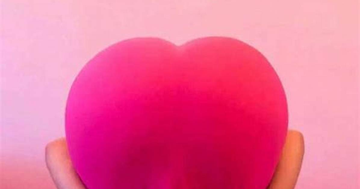 Inside the Bizarre Japanese Heart Butt Craze Taking Over