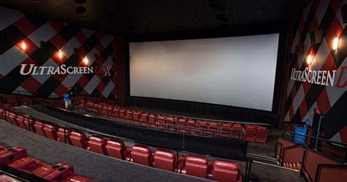 Inside the Marcus Majestic Experience Premium Ultrascreen Dlx Recliners and Full in Seat