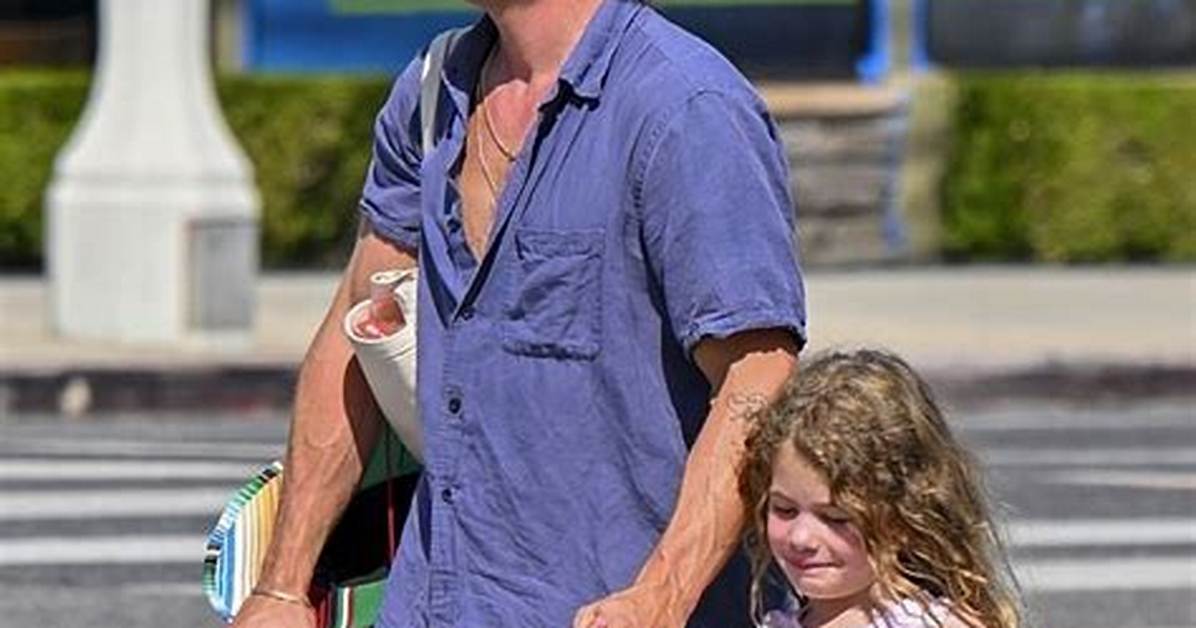 Jeremy Allen White and His Daughters Rare Candid Looks at His Real
