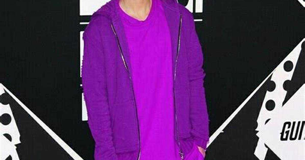 Justin Bieber S Purple Outfit Resurgence Photos Festival Merch And
