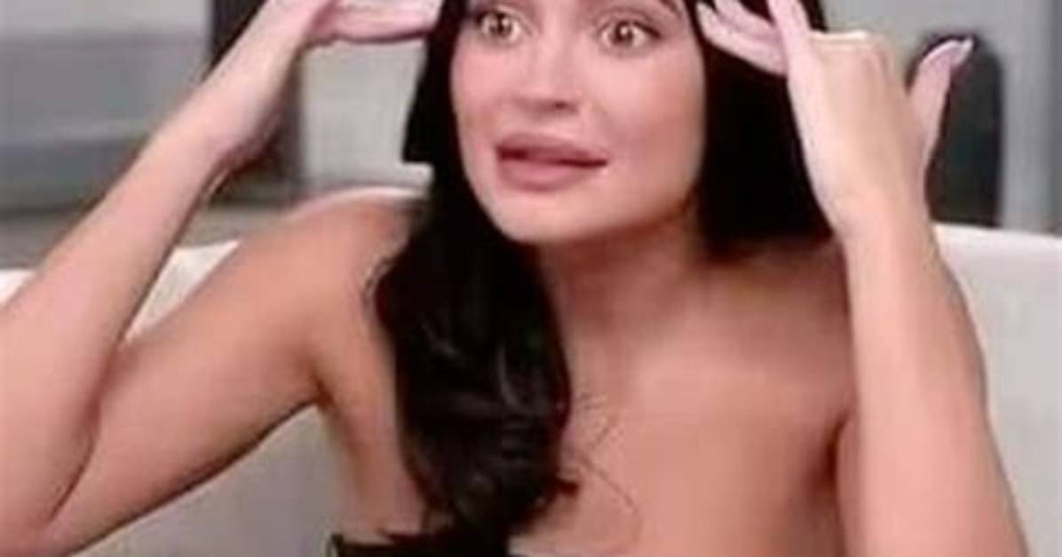 Kylie Jenner Recreates Legendary Kardashian Meme with Kris Fan Reactions