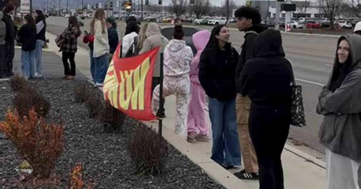 Lines Wrapped Around the Block Inside the Viral Phenomenon of La La