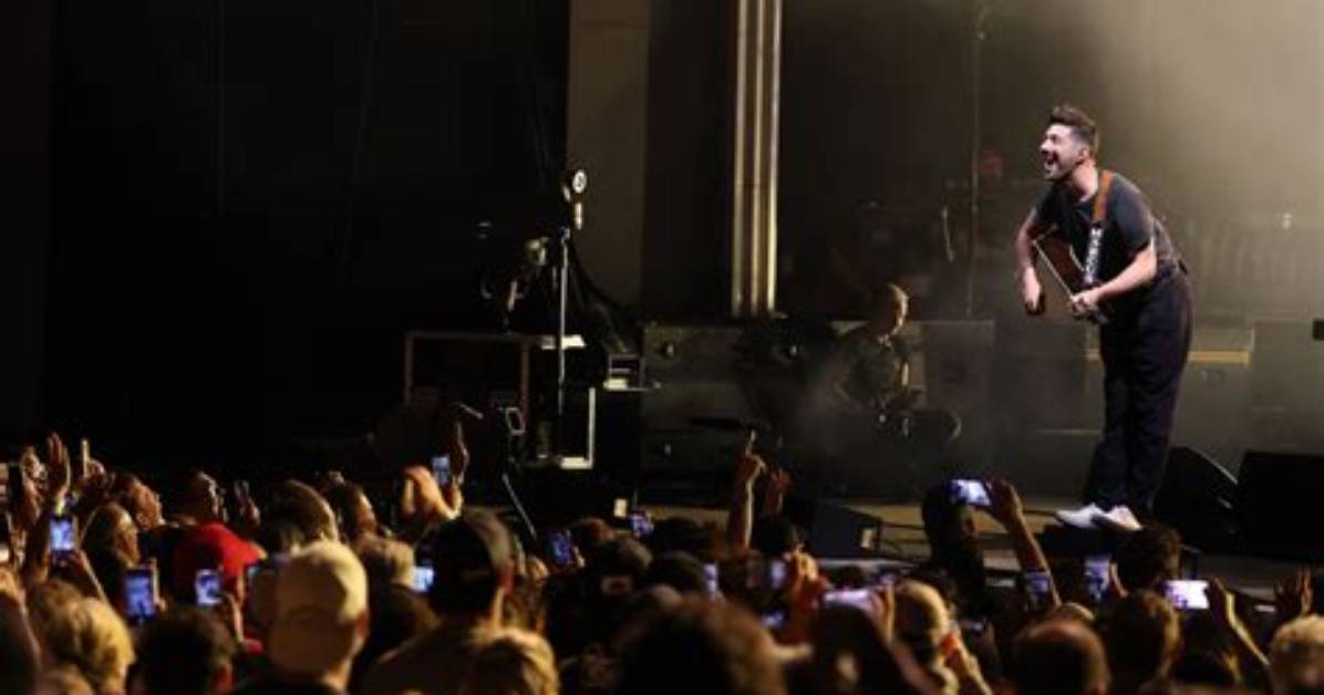 Mumford Sons Stun Syracuse Inside the Relentless Night of Folk Rock and World Cup