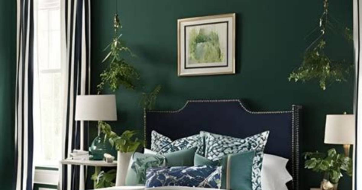 Navy and Dark Green in the Wild Visual Proof That This Unlikely Duo