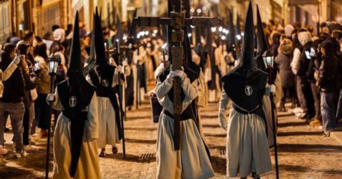 Photographic Journey the Vibrant Patronal Processions of Lucma S