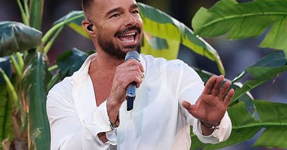 Ricky Martin S Surprise Super Bowl Cameo Stuns Fans I Need Hours To