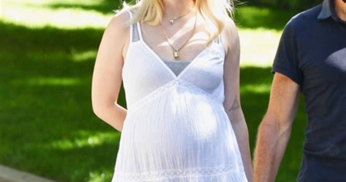 Sophie Turner S Baby Bump Style Guide the Pale Seafoam Outfit And