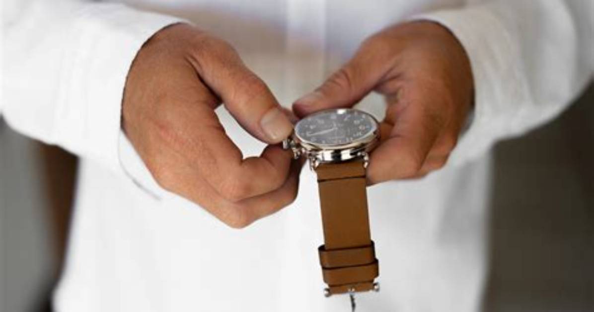 Stop Overpaying Jewelers How to Remove Watch Links at Home in 5