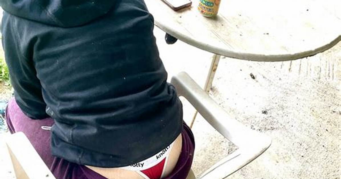 The Whale Tail Resurgence Explained Why Candid Celebrity Street Style Is Embracing Y2K