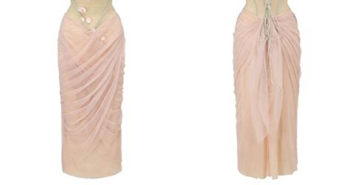 Why the Ecoute Les Fleurs Tomber Dress Is Suddenly